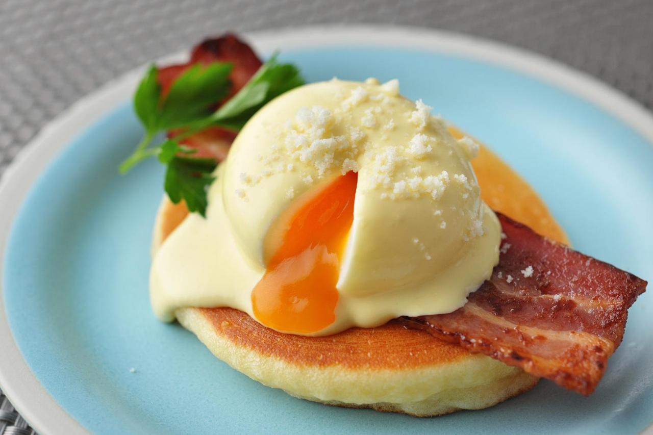 Omo Kansai Airport By Hoshino Resorts Izumisano Exterior photo A poached egg on a muffin with bacon