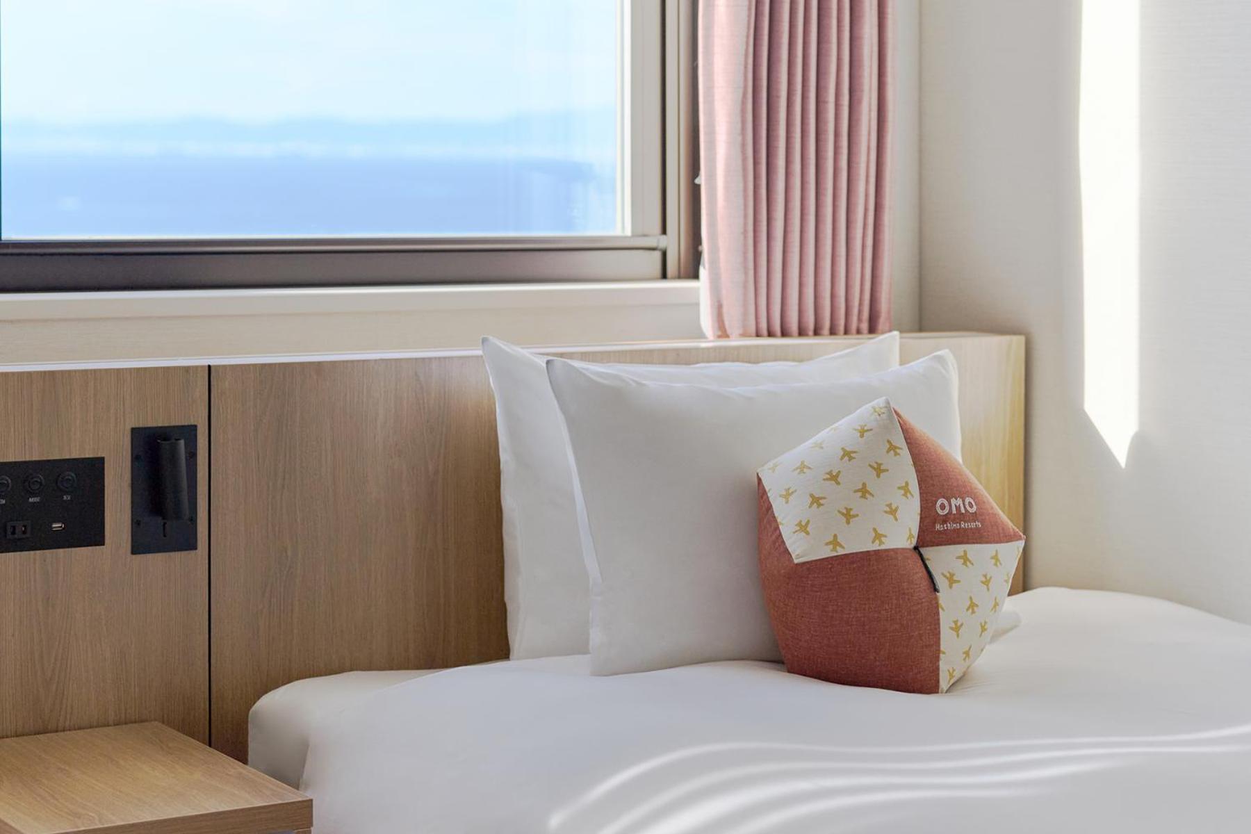 Omo Kansai Airport By Hoshino Resorts Izumisano Exterior photo A bed with a pillow